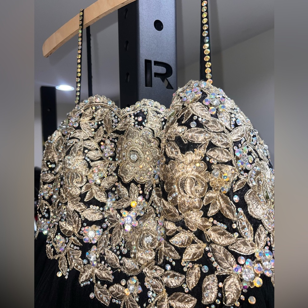 PROM DRESS - Picture 2 of 4